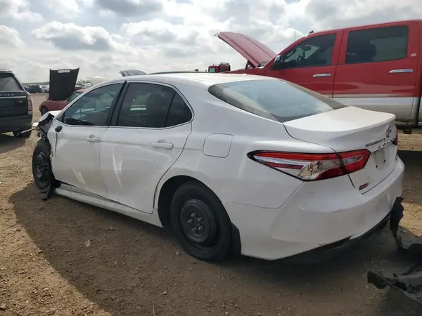 4T1B11HK6JU548897 2018 TOYOTA CAMRY - Image 2