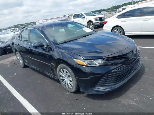 4T1B11HK6JU549323 2018 TOYOTA CAMRY - Image 1