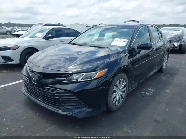 4T1B11HK6JU549323 2018 TOYOTA CAMRY - Image 2