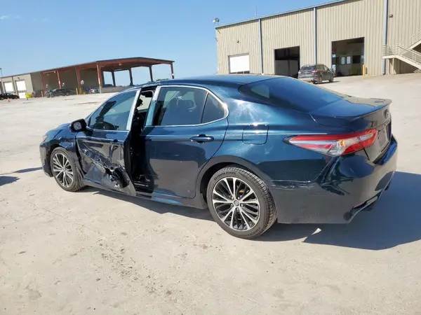 4T1B11HK6JU550696 2018 TOYOTA CAMRY - Image 2