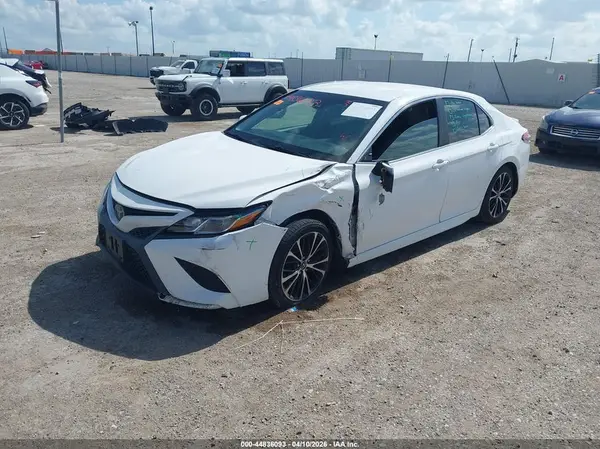 4T1B11HK6JU550956 2018 TOYOTA CAMRY - Image 2