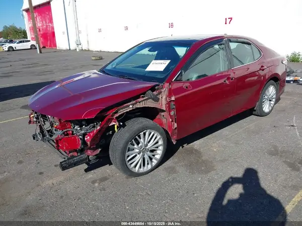 4T1B11HK6JU551427 2018 TOYOTA CAMRY - Image 2