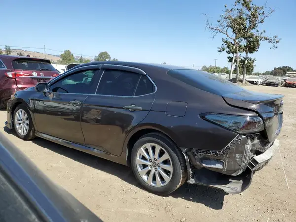 4T1B11HK6JU553257 2018 TOYOTA CAMRY - Image 2