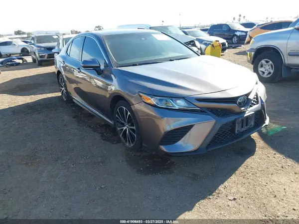 4T1B11HK6JU553937 2018 TOYOTA CAMRY - Image 1