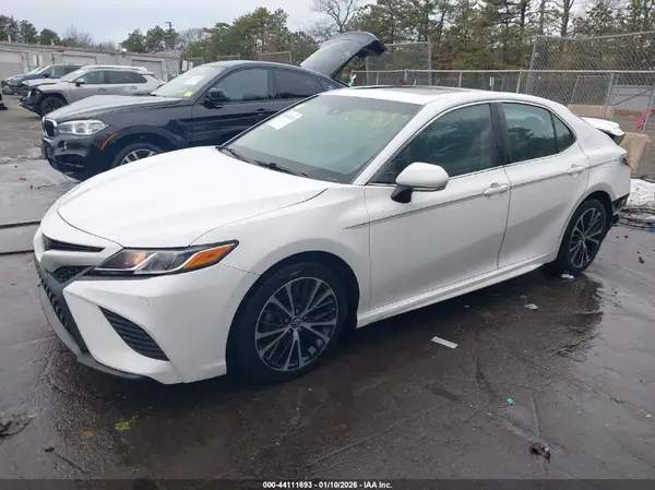 4T1B11HK6JU555204 2018 TOYOTA CAMRY - Image 2