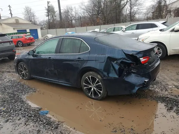 4T1B11HK6JU555400 2018 TOYOTA CAMRY - Image 2