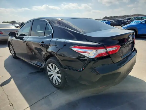 4T1B11HK6JU556112 2018 TOYOTA CAMRY - Image 2