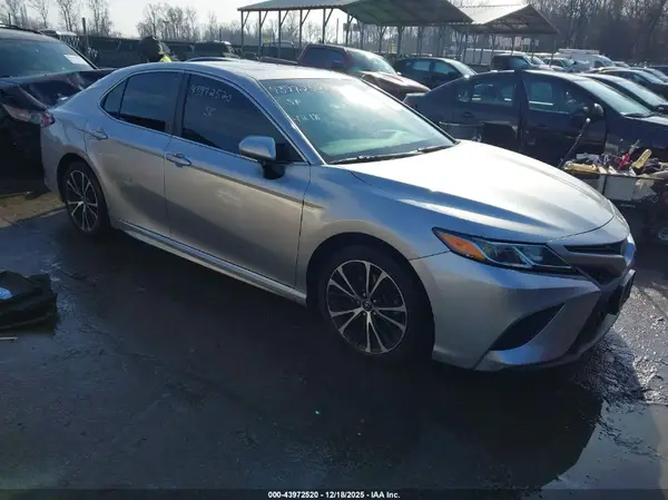 4T1B11HK6JU557020 2018 TOYOTA CAMRY - Image 1
