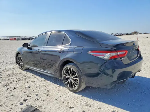 4T1B11HK6JU557261 2018 TOYOTA CAMRY - Image 2