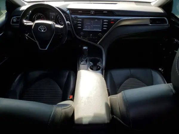 4T1B11HK6JU557261 2018 TOYOTA CAMRY - Image 8