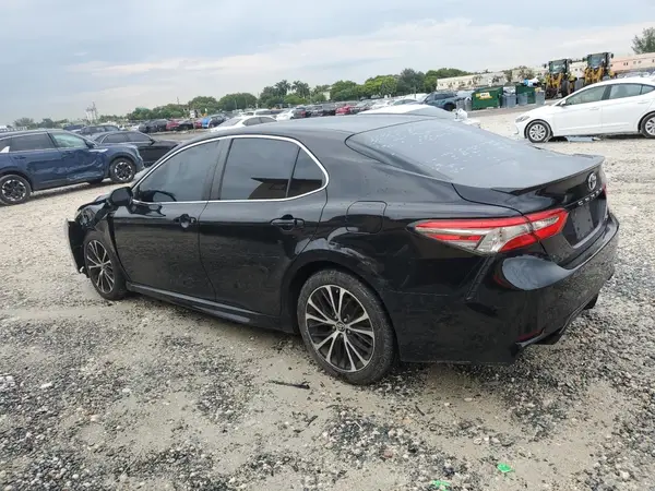 4T1B11HK6JU557339 2018 TOYOTA CAMRY - Image 2