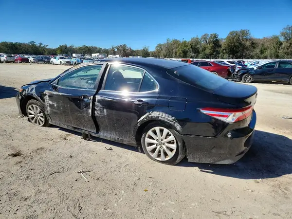 4T1B11HK6JU557566 2018 TOYOTA CAMRY - Image 2