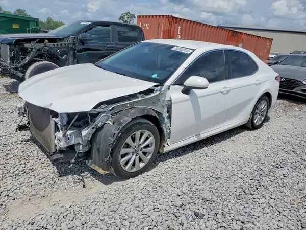 4T1B11HK6JU557857 2018 TOYOTA CAMRY - Image 1