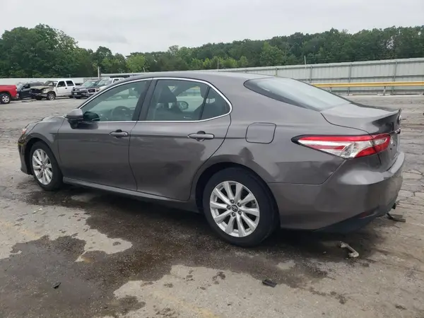4T1B11HK6JU559589 2018 TOYOTA CAMRY - Image 2