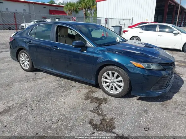 4T1B11HK6JU560967 2018 TOYOTA CAMRY - Image 1