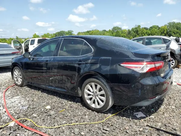 4T1B11HK6JU561388 2018 TOYOTA CAMRY - Image 2