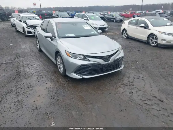 4T1B11HK6JU562783 2018 TOYOTA CAMRY - Image 1