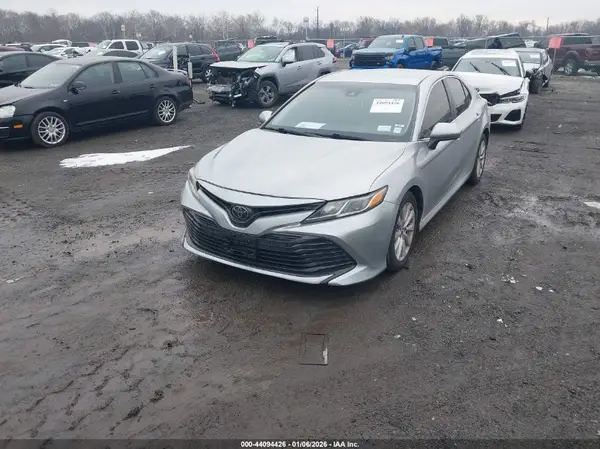 4T1B11HK6JU562783 2018 TOYOTA CAMRY - Image 2