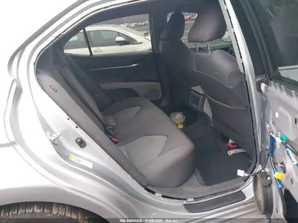 4T1B11HK6JU562783 2018 TOYOTA CAMRY - Image 8
