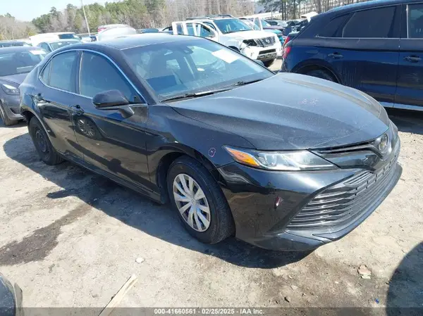 4T1B11HK6JU563304 2018 TOYOTA CAMRY - Image 1