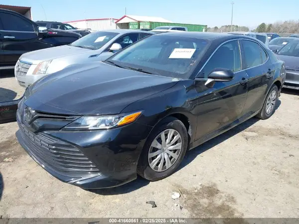 4T1B11HK6JU563304 2018 TOYOTA CAMRY - Image 2
