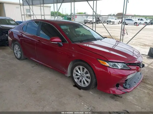 4T1B11HK6JU563769 2018 TOYOTA CAMRY - Image 1