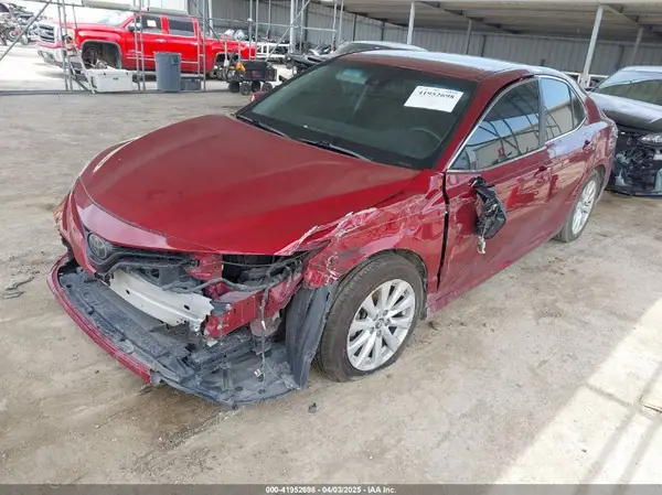 4T1B11HK6JU563769 2018 TOYOTA CAMRY - Image 2
