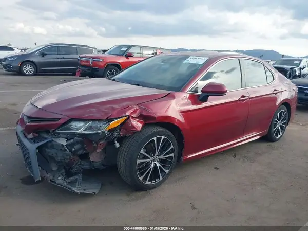 4T1B11HK6JU564565 2018 TOYOTA CAMRY - Image 2