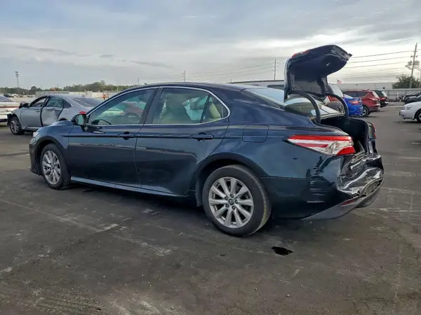 4T1B11HK6JU567935 2018 TOYOTA CAMRY - Image 2