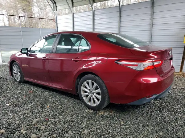 4T1B11HK6JU568017 2018 TOYOTA CAMRY - Image 2