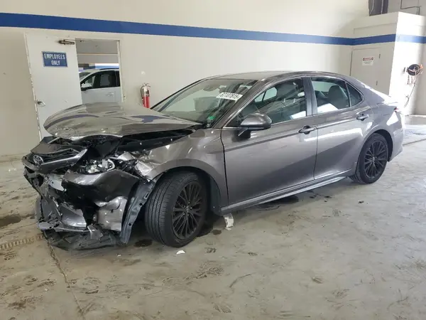 4T1B11HK6JU568518 2018 TOYOTA CAMRY - Image 1