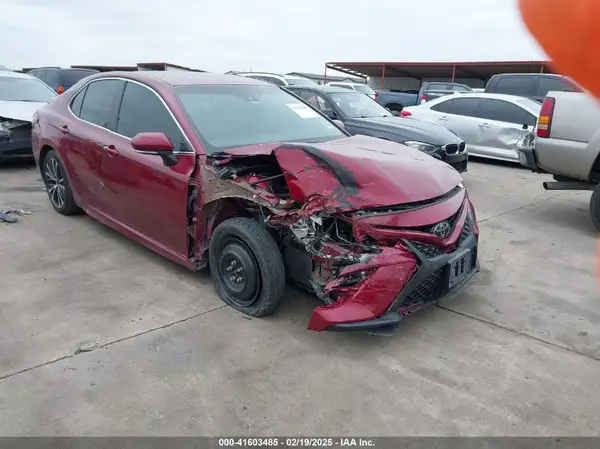 4T1B11HK6JU569460 2018 TOYOTA CAMRY - Image 1