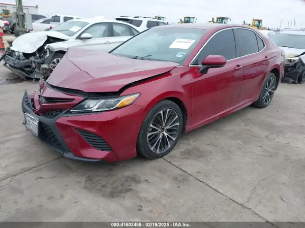 4T1B11HK6JU569460 2018 TOYOTA CAMRY - Image 2