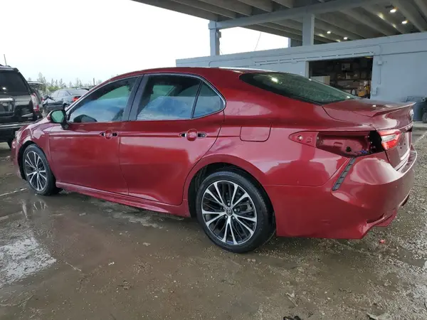 4T1B11HK6JU569796 2018 TOYOTA CAMRY - Image 2