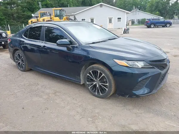4T1B11HK6JU570026 2018 TOYOTA CAMRY - Image 1