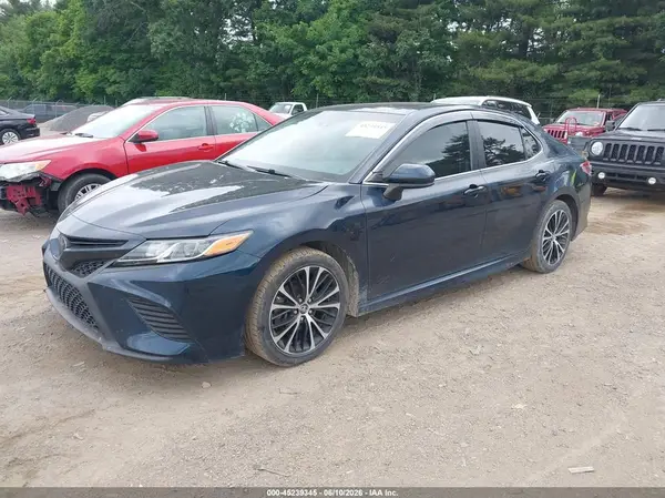 4T1B11HK6JU570026 2018 TOYOTA CAMRY - Image 2