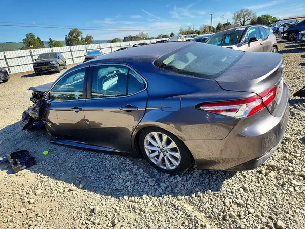 4T1B11HK6JU570155 2018 TOYOTA CAMRY - Image 2