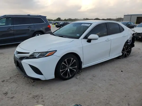 4T1B11HK6JU570186 2018 TOYOTA CAMRY - Image 1