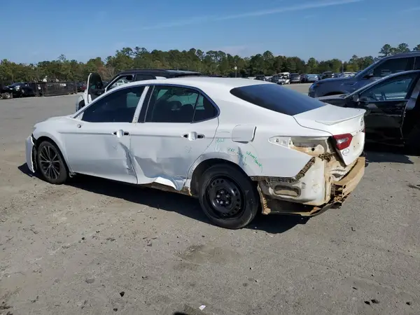 4T1B11HK6JU571127 2018 TOYOTA CAMRY - Image 2