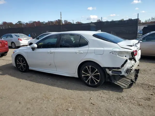 4T1B11HK6JU571225 2018 TOYOTA CAMRY - Image 2