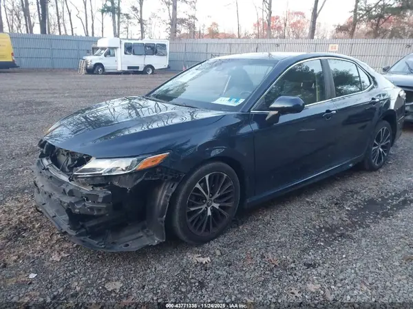 4T1B11HK6JU571872 2018 TOYOTA CAMRY - Image 2