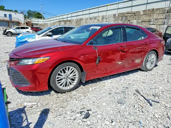 4T1B11HK6JU571984 2018 TOYOTA CAMRY - Image 1