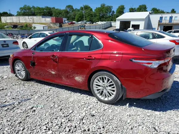 4T1B11HK6JU571984 2018 TOYOTA CAMRY - Image 2