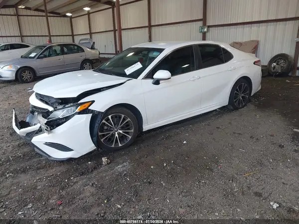 4T1B11HK6JU573444 2018 TOYOTA CAMRY - Image 2