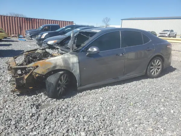 4T1B11HK6JU573623 2018 TOYOTA CAMRY - Image 1