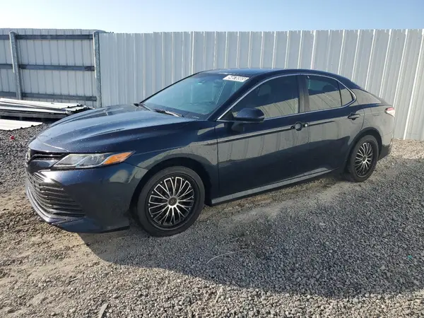 4T1B11HK6JU573783 2018 TOYOTA CAMRY - Image 1