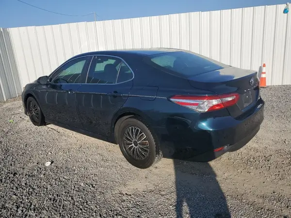 4T1B11HK6JU573783 2018 TOYOTA CAMRY - Image 2