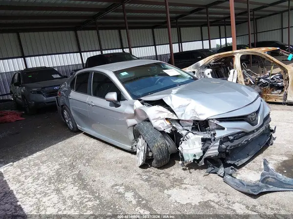 4T1B11HK6JU574464 2018 TOYOTA CAMRY - Image 1
