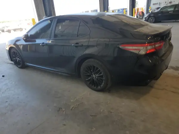 4T1B11HK6JU574884 2018 TOYOTA CAMRY - Image 2