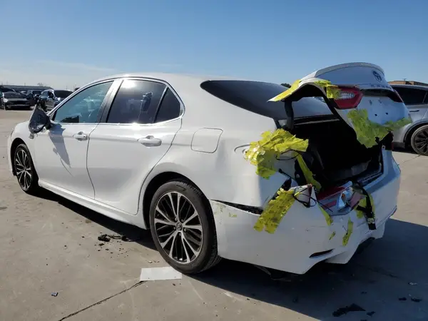 4T1B11HK6JU575274 2018 TOYOTA CAMRY - Image 2
